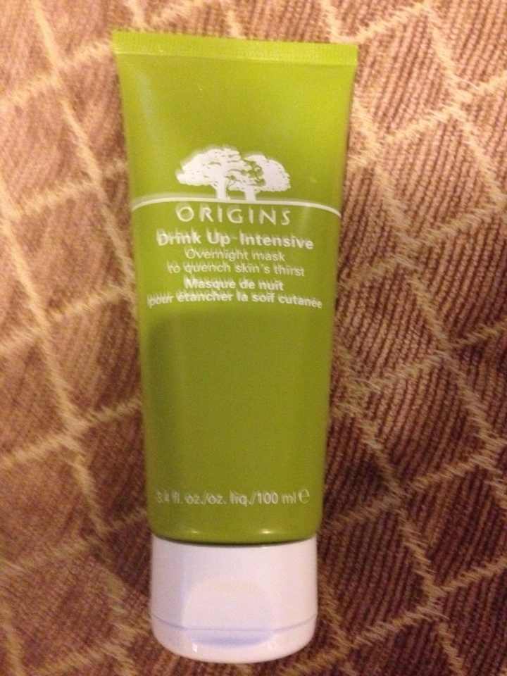 When I have dry skin I use this rich textured Drink-up overnight mask. It hydrates your skin by giving it water as well as enough oil.👍 