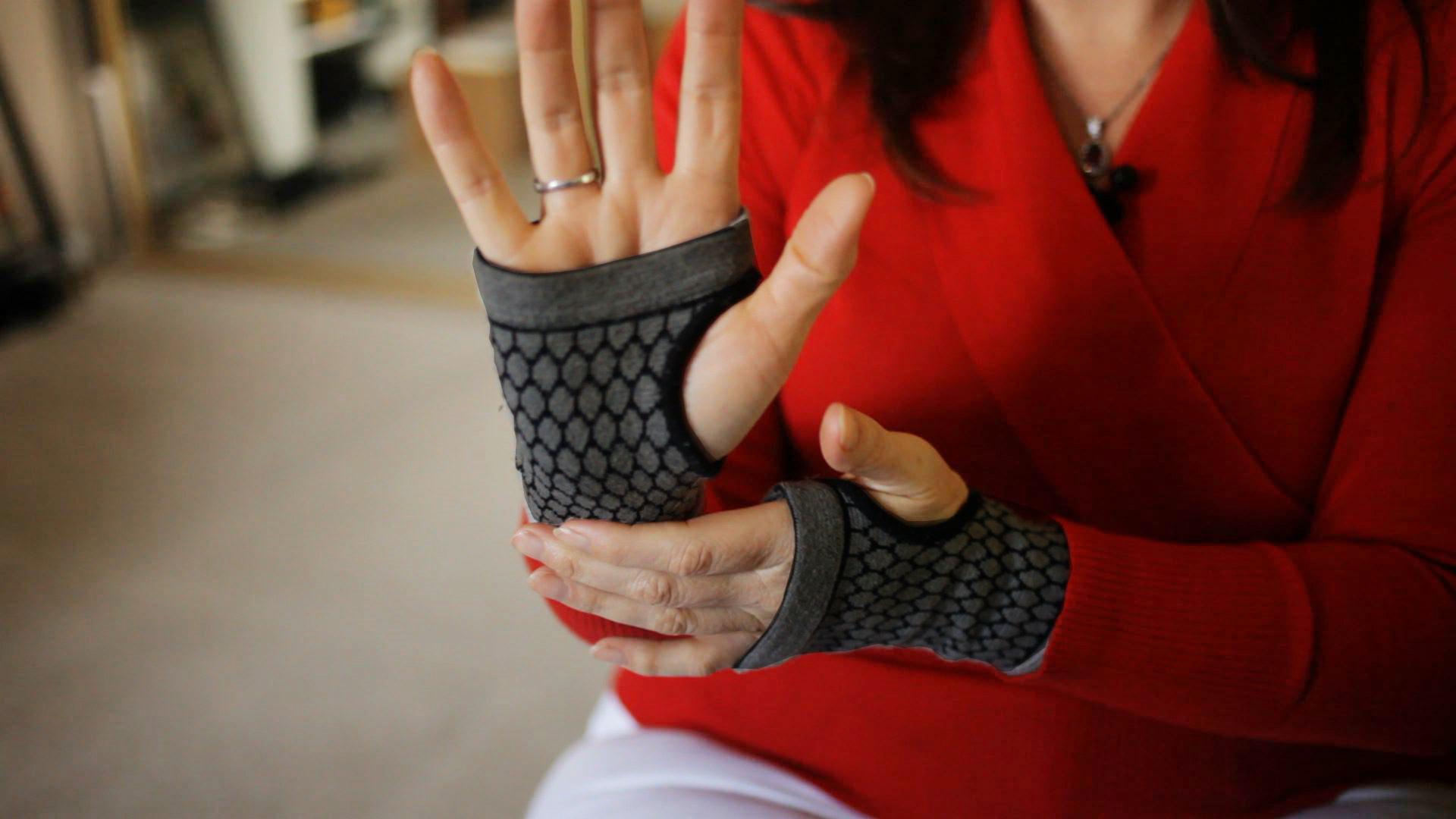 Self-Warming Carpal Support - L - image 2