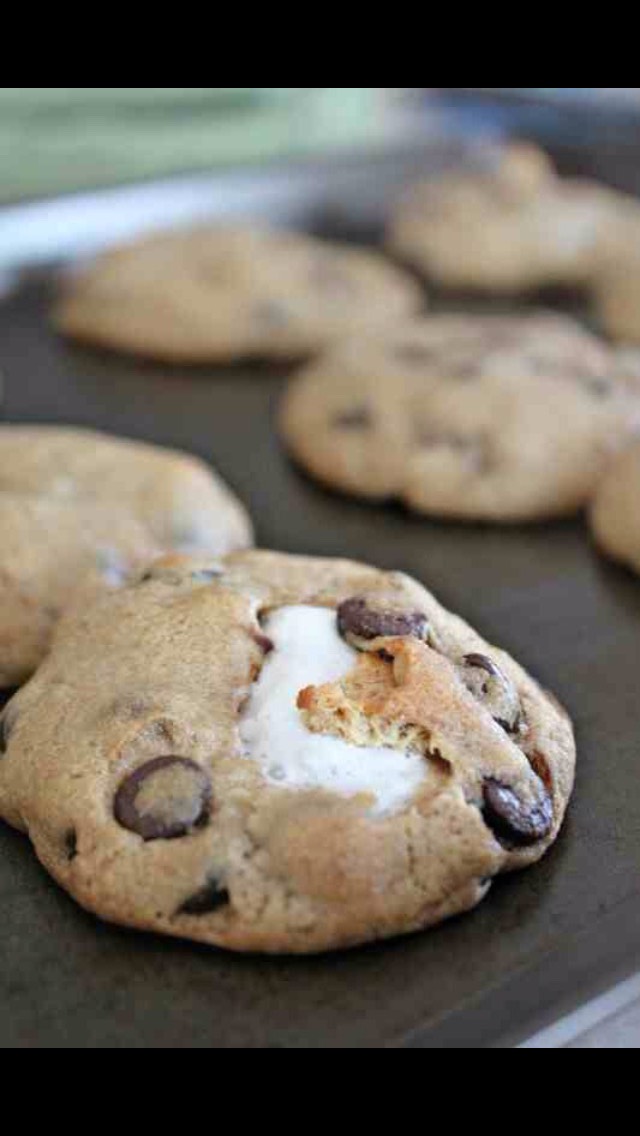 S'mores Stuffed Cookies😋