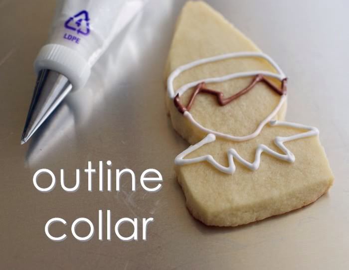 Go back to the white and add a collar. (Reserve some of this white piping consistency icing for later.)