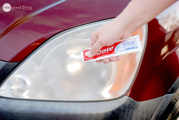 Rinse Your Headlight With Toothpaste And Warm Water