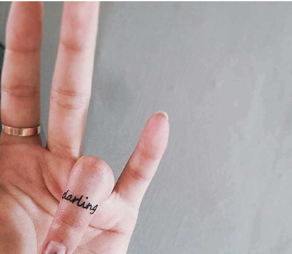   Beautiful Dainty Finger Tattoos For Women!