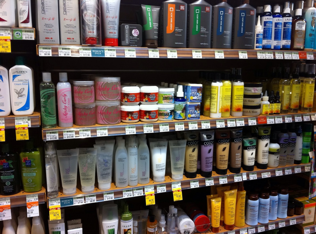 Also avoid using greasy hair gels, mousse and other products, because they can clog pores.