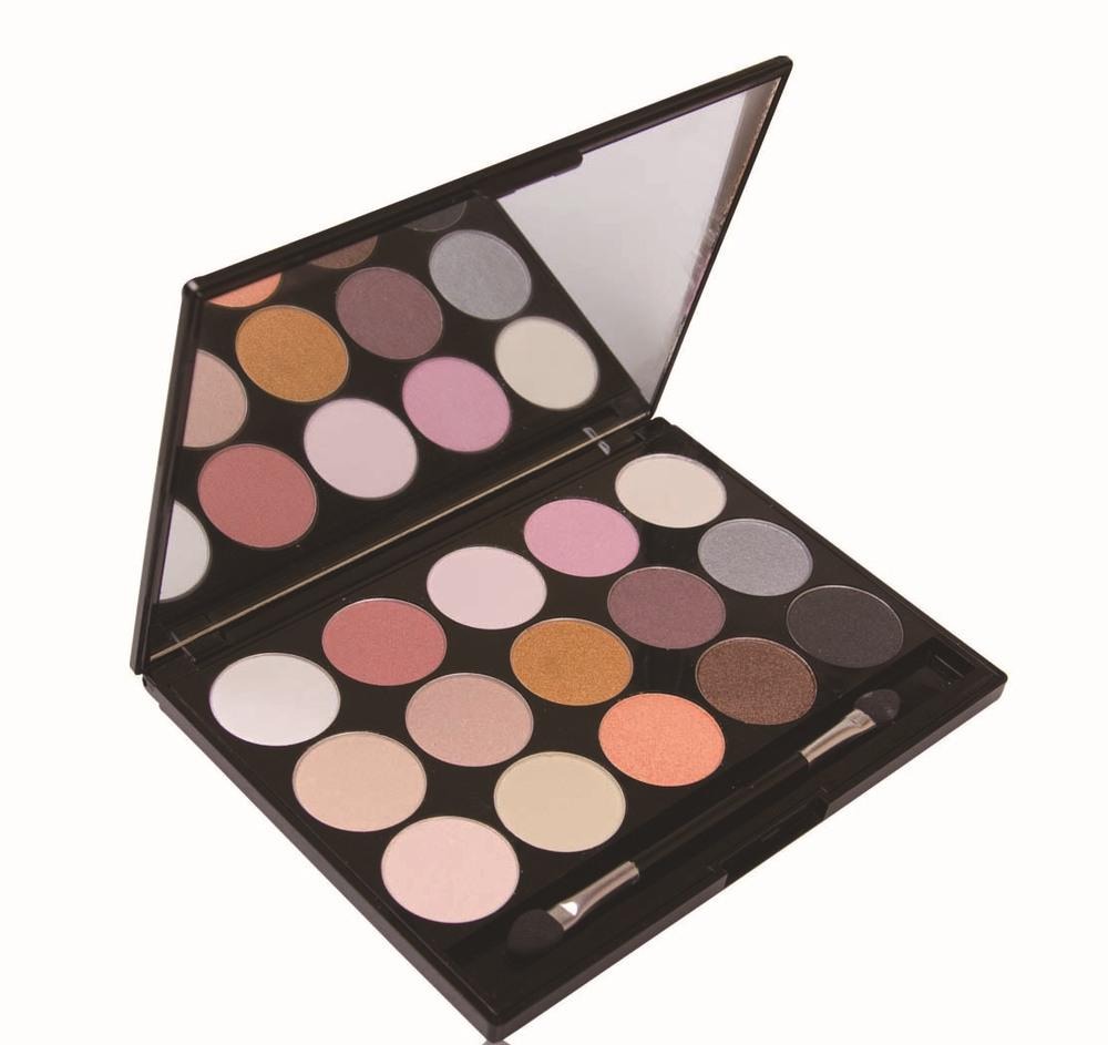 Add a light layer of some natural colour eyeshadow.