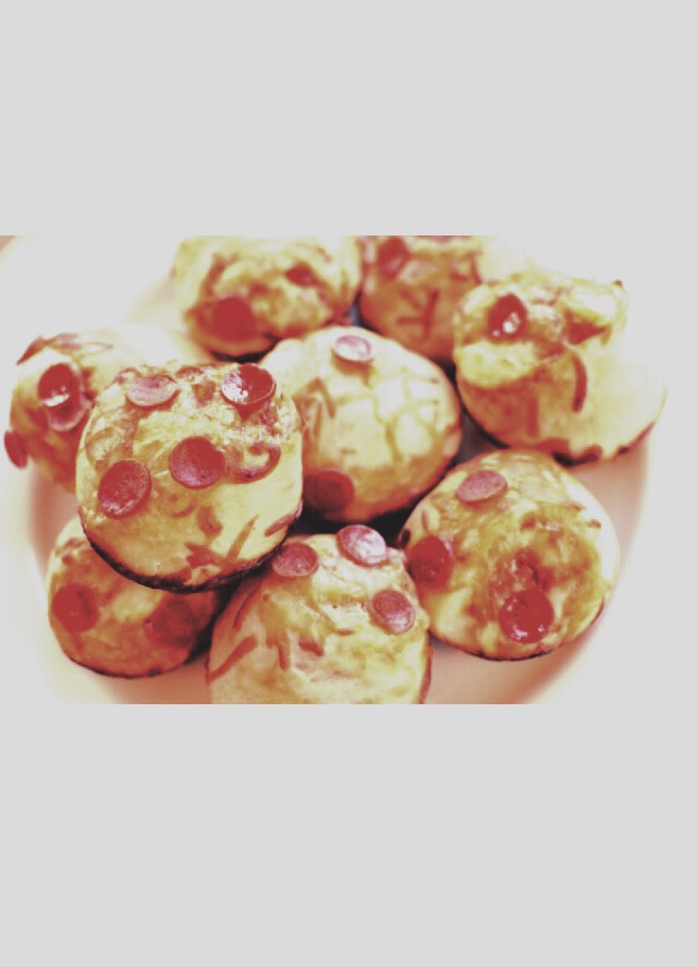 SO amazingly yummy! Everyone will be bound to love these. Come on, pizza dough filled with sauce, pepperoni, and cheese? I think so!