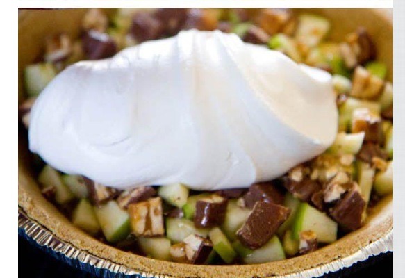 Snickers No-Bake Caramel Apple Pie!!