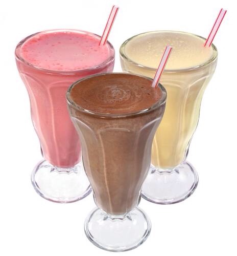 10. Milkshakes
Milkshakes are a popular diner beverage, but they are a massively unhealthy drink. A large milkshake could contain 5 cups of ice cream, plus added syrups and cream. Ice cream parlor milkshakes are just as bad. Certain brands can contain over 3000 calories in one drink! 