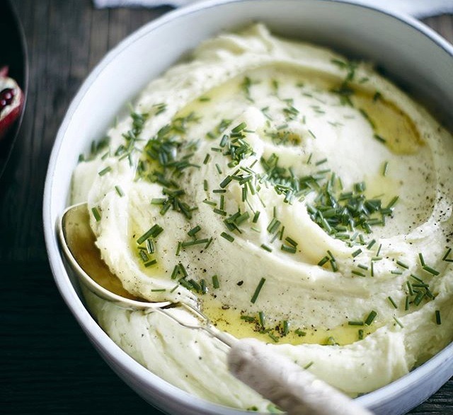 Classic mash potatoes and to add some flavor you could either sprinkle some dried herbs or chives 😋🍁💛🍂