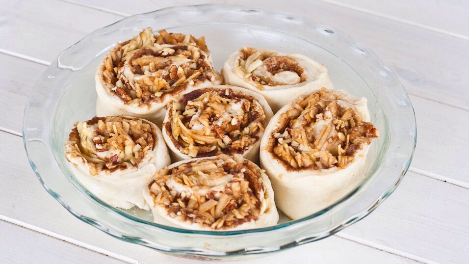 Apple pecan pie rolls 