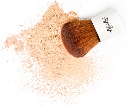 POWDER
✔️Apply a light dusting of powder to set your makeup and prevent oiliness. 
❌Use a powder foundation as a setting powder. This will not give you more coverage and will only layer up the amount of makeup on your face. 