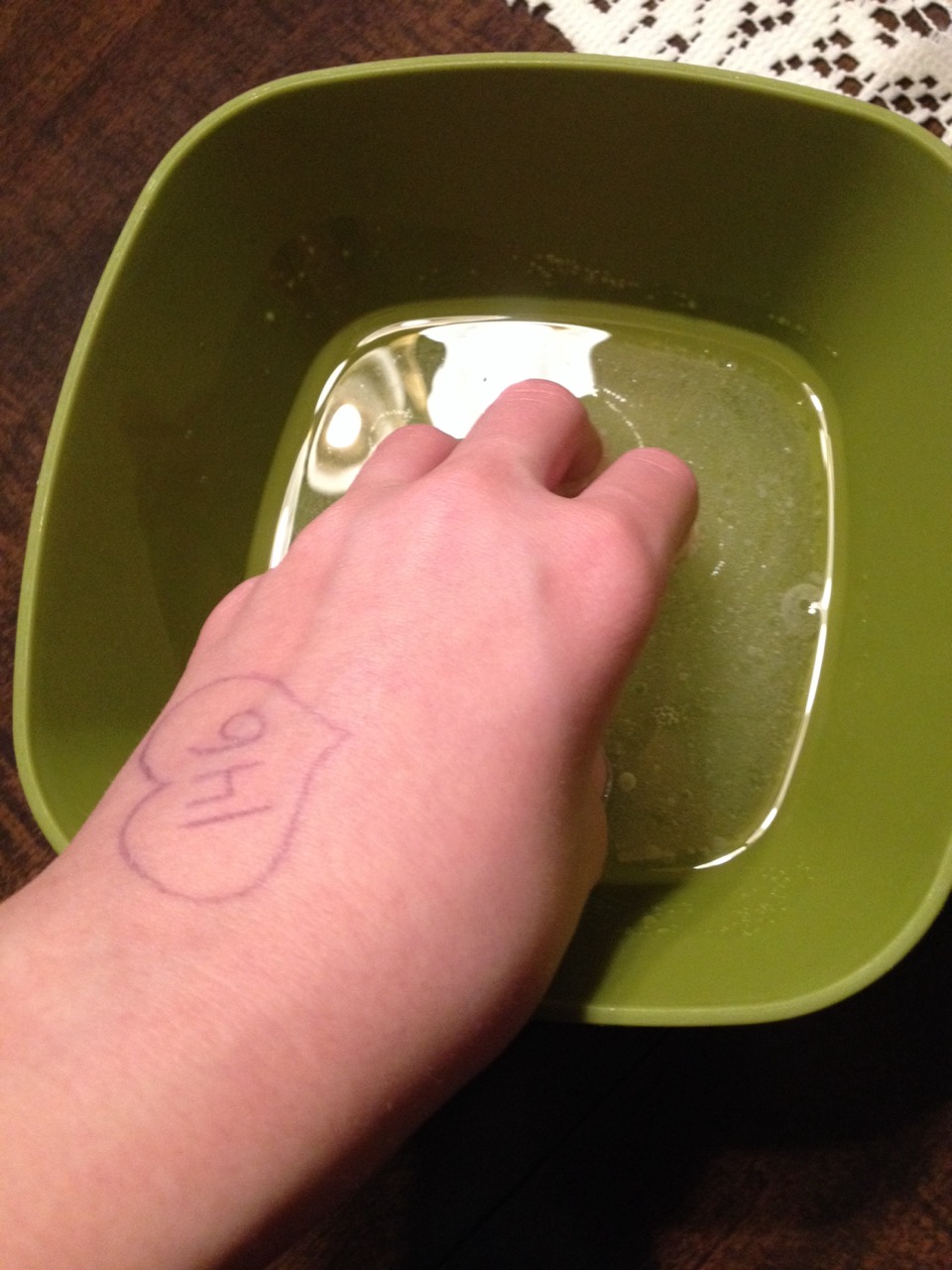 Step 8
Now just put your hand in and leave it in for about 45 minuets
Make sure that before u do this u have something to do like watch a movie! Also if it starts to get warm add ice it should be cold