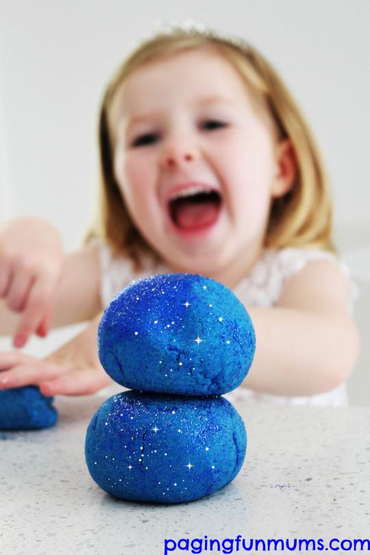 Frozen Inspired Sparkly Playdough DIY For KIds 