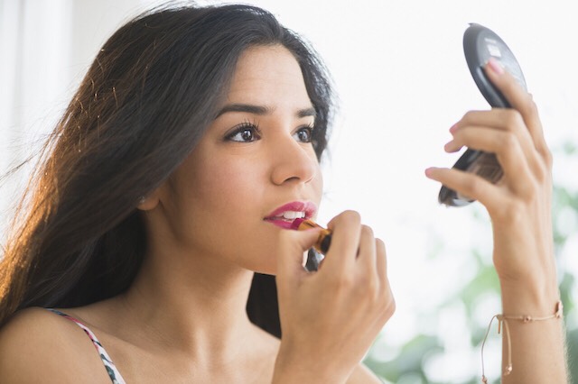 Apply a bit of makeup (if you want) to enhance your natural look💄