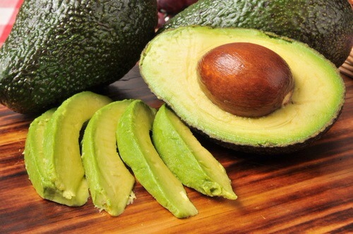 6. Avocado
A protein to fatty acid ratio really makes miracles for curly hair. That’s why avocado is great for hair treatment. In a bowl mash half an avocado and massage the washed hair. Leave it for about fifteen minutes and rinse. You can use 1\4 cup of mayonnaise instead of avocado.