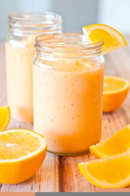 4.

Oranges contain strong antioxidants (vitamin c) to help flush toxins and boost your immunity. Oranges are also rich in fiber to help better your digestion.