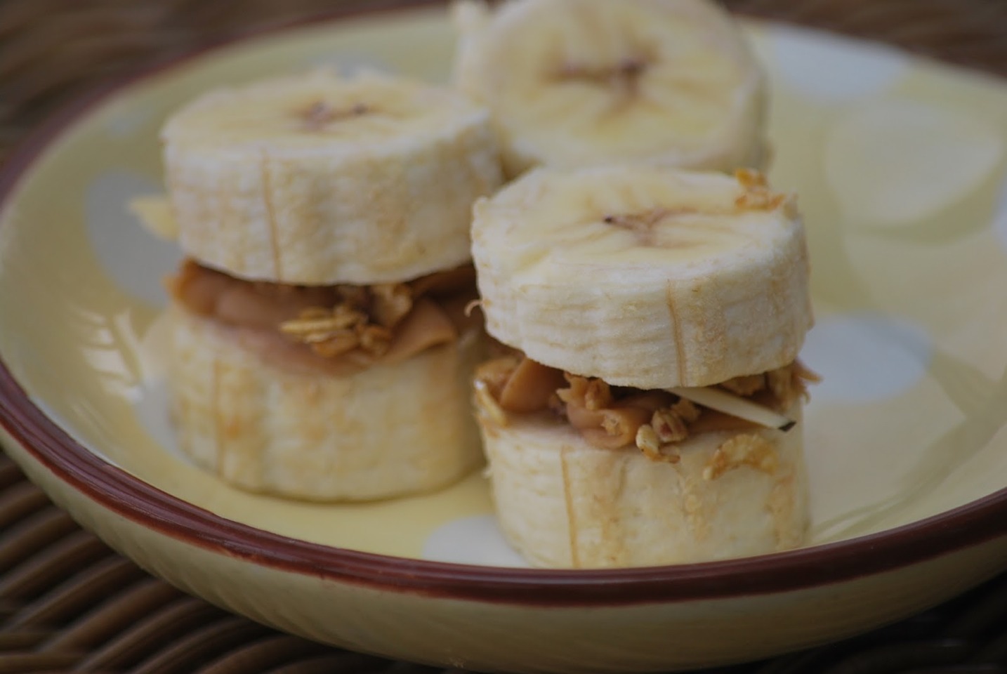 Here is the easiest snack if all that is healthy and delicious!! →→→→→→