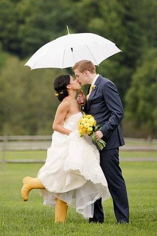 Couples Who Photographed Their Wedding In RAIN And NAiled It-part 2 ♥♥♥♥