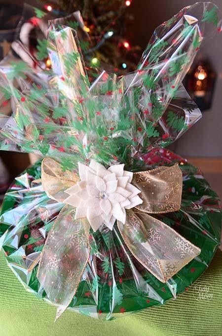 Gift Wrap Fudge Wreath

If you want to give it as a gift, place fudge on holiday plate and cover with holiday cellophane.  Tied up with a pretty wired ribbon and ornament or pin.

This year I tied on the Poinsettia pins I made.