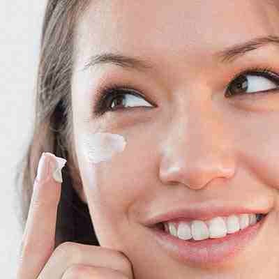 first dab your ring finger into an eye balm (I love Kiehl's Rosa Arctica Eye), then swipe it over a solid concealer and dot it on. The creamy texture blends in very smoothly and doesn't settle into little lines 😊 