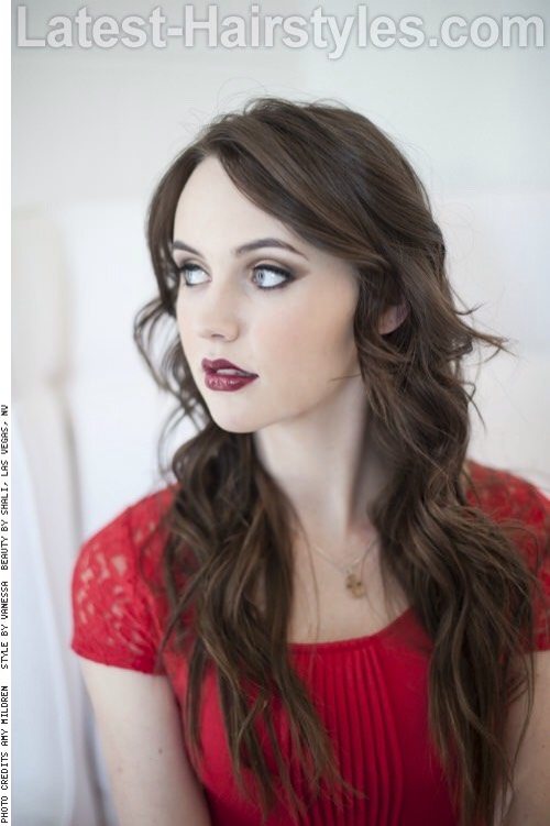 How To Style:

Apply a styling product to hair.
Blow dry sections of hair upwards to create volume.
Curl sections of hair a few inches away from the roots, leaving the ends out.
Apply a product for texture.
Apply a product for shin