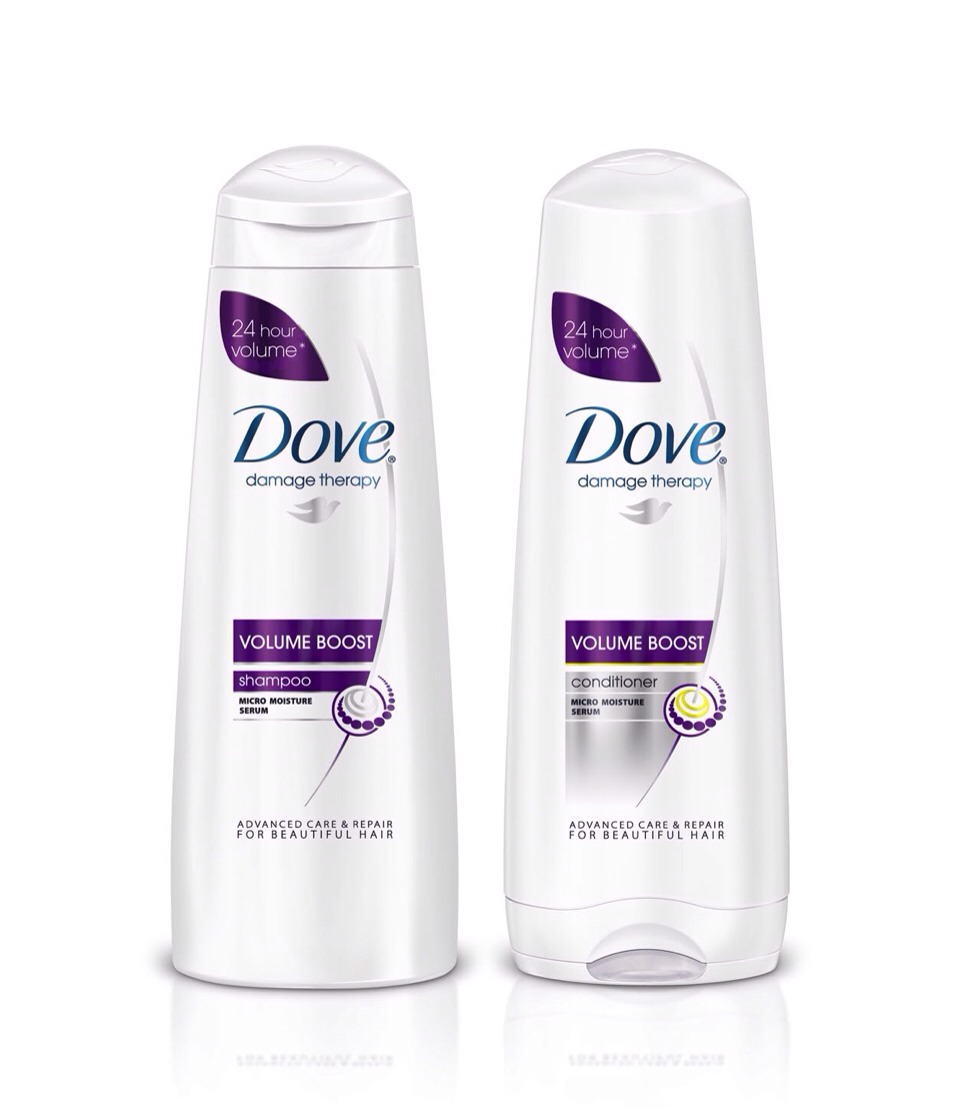 2. If you have long hair, condition first.
Yes, really! If you have hair beneath the shoulders, protect fragile ends from drying out and further damage by running a small amount of conditioner through them and lightly rinsing, before any shampooing. 
