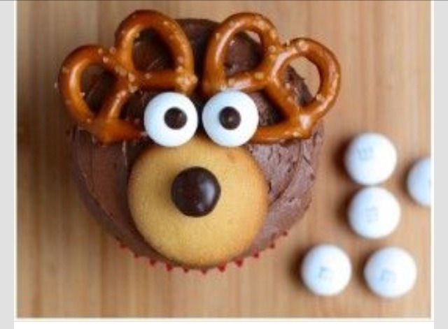 Easy And Adorable Raindeer Cup Cakes