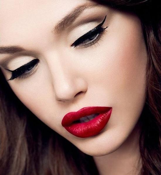 EYELINER: Getting your eye liner right is one of the most important steps to eye makeup. So here are some makeup tips for eyes that every beginner must definitely know about!
