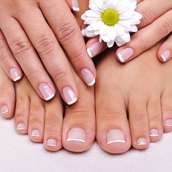  Lemon
Rubbing a slice of lemon on nails also helps maintain shiny nails and promotes Nail Growth naturally. Follow this therapy regularly for about five minutes and then rinse with water.