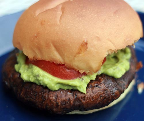 Use portobello mushrooms as an alternative to burger buns
Simply grill them beforehand
100g shrooms is 12 calories 