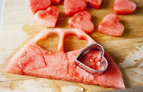 Cookie cutters give your fruit salad more character ☺