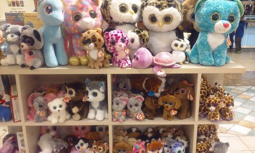 Example of what to get your sister part 2!!💕obvi not the whole shelf lol
-don't know what to get? Check out these websites for a younger sister!       
                          Ty.com
                       Toysrus.com
                    ShopJustice.com
                     Target.com