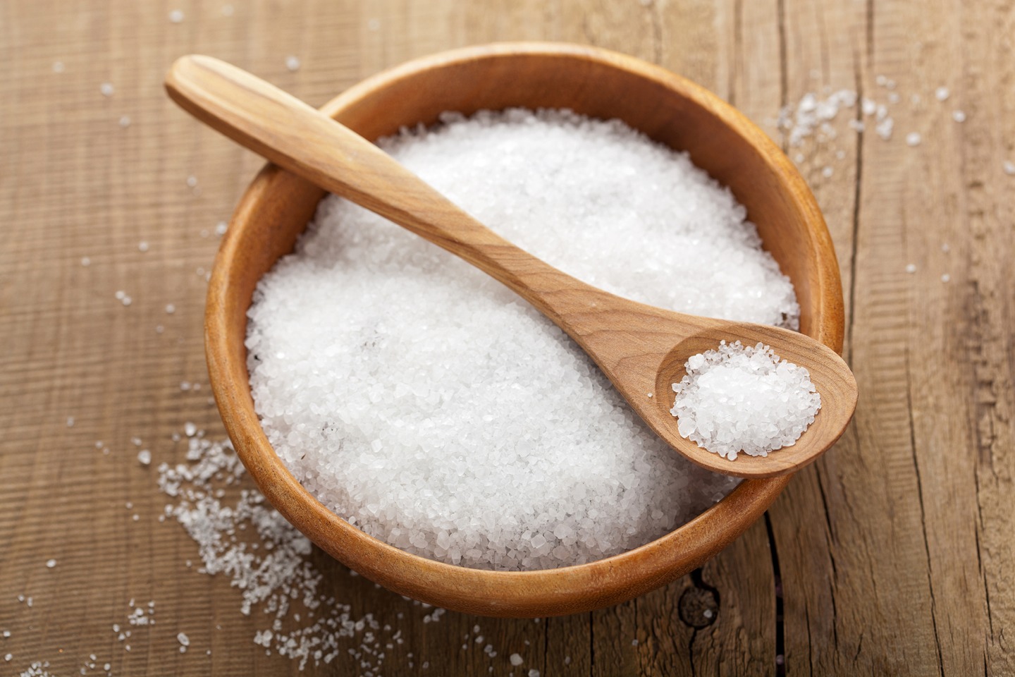 Eating lots of salty foods can dramatically change your looks over night! The more salt you eat the more water your body retains! The body thinks it's dehydrated and saves all water making you look swollen or bloated! There for eat less salt and drink more water to flush bad toxins!