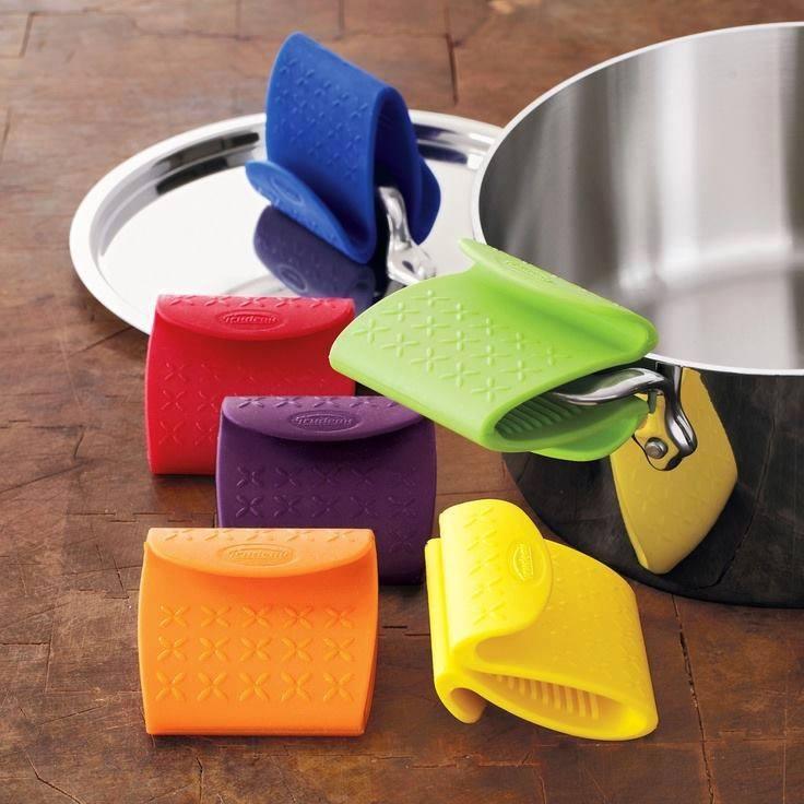 Silicone Pinch Grips

http://www.amazon.com/Trudeau-Silicone-Pinch-Grips-Colors/dp/B003LJX0S6/ref=sr_1_1?ie=UTF8&qid=1413470258&sr=8-1&keywords=Trudeau+Set+of+2+Silicone+Pinch+Grips