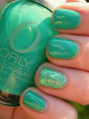 Stunning Green Nails