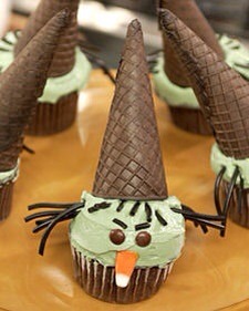 http://thestir.cafemom.com/food_party/110176/20_frighteningly_good_halloween_recipes/100420/wicked_witch_cupcakes?utm_medium=sm&utm_source=pinterest&utm_content=thestir