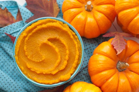 Now that you know the amazing skin benefits of pumpkins, make yourself a facial or body mask and give your skin all these amazing benefits next time you have a pumpkin at home.
Simple Pumpkin Mask Recipe
• 2 tbsp of pumpkin puree
• 1 tbsp of coconut milk