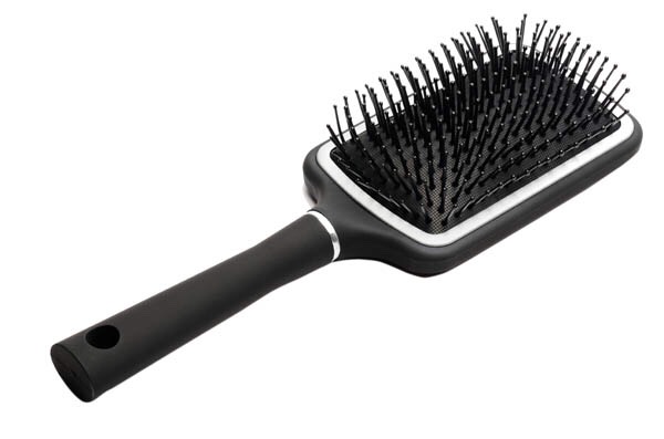 Hair brush to detangle any knots