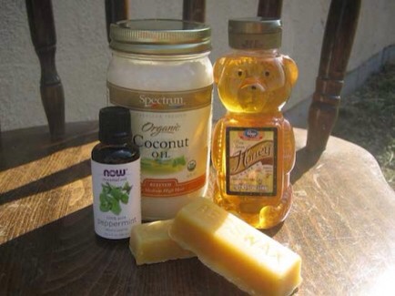 20.Soothing Lip Balm

Your chap free lips will celebrate with a constant supply of this homemade lip balm. 