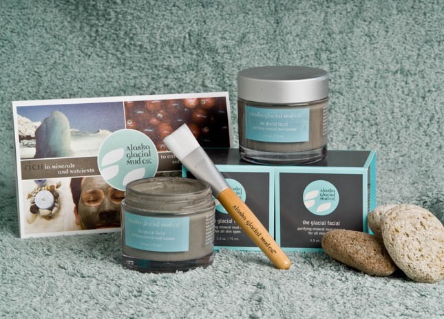 Their Masque can be used up to four times per week, and that the 60 trace elements contained in the product "promote healthy skin cell regeneration," while also detoxifying, exfoliating, and softening your skin. The Masque is available in lavender-peppermint, and vanilla-lavender. Find here 👉🏻👉🏻