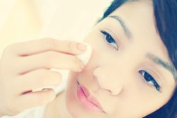 Apply the lemon juice to a cotton swab and apply to all affected areas of your face. The acidity from citric juice will lighten the scars. Let it stay on for 20 minute then rinse your face. Do not go out in the sun with lemon juice on your face as it may irritate the skin. Apply twice a week. 