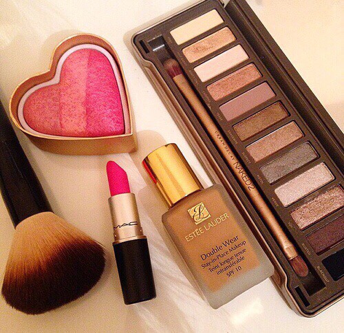 6. Makeup.
I do cheer and pe. So after those you might wanna look good especially after p.e because you'll rough all day. So get a little bag and have some makeup.😊