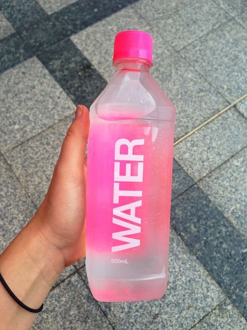 And finally~~ waterrr. Cos it's so important to stay hydrated. I usually add some fruit to my water to create a detox water, recently I've been loving lemon and lime, but if you don't like citrus fruits as much you can add strawberries or apples etc. Basically whatever you want 🍹