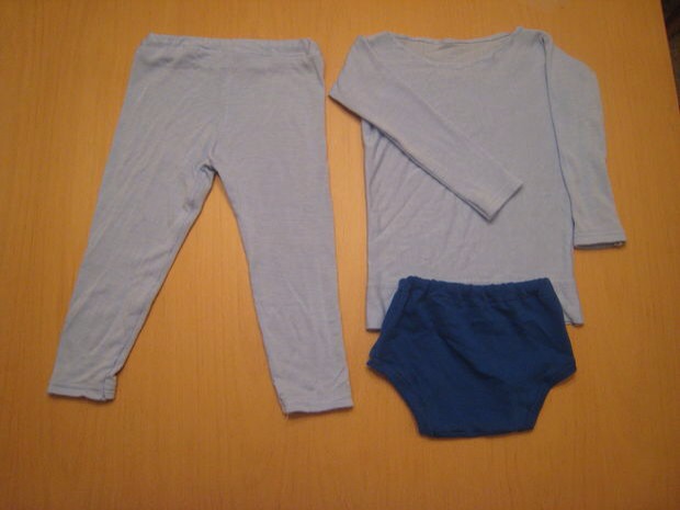 Step 18: Mega Man's Suit

Tools:

•Tape Measure
•Scissors
•Sewing machine


Materials:

•Dark Blue Fabric
•Light Blue Fabric
•Chalk
•Thread
•Shirt/Pants/Underwear for templates

