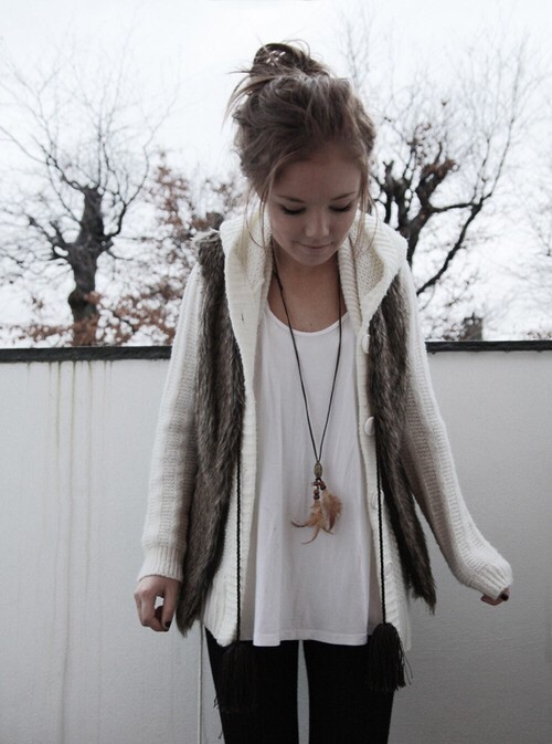 The best way to dress for winter is to wear layers. This gives you flexibility to add or remove layers, depending on the weather and your activity. In general,the three main layers are wicking, insulating and weather protection.