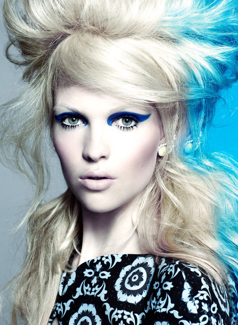 6. EYELINER: If you are having trouble choosing the right eyeliner, keep reading this beauty tip for pale skin. It’s best to go with eyeliner that is a shade or two darker than your eye shadow. One thing is for sure, you never want to go lighter.