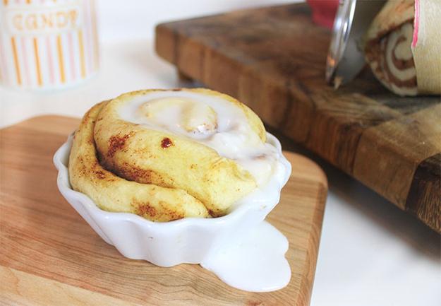 Cinnamon Roll

http://www.prettyprudent.com/2013/02/entertaining-food/the-microwave-single-serve-cinnamon-roll-experiment/ 