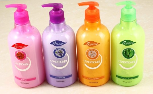 Shaving your legs can be so much hassle using shaving cream, instead why don't you use conditioner? It's simple place conditioner on your legs and shave it off, how easy is that?🚿