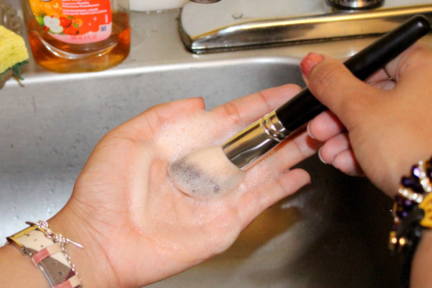 How To Clean Make Up Brushes Quickly And Easily!