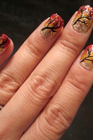 6. Autumn Leaves
All you need is a nail striper! 
Find the instructions here: mischsbeautyblog.blogspot.com and
labellemel.com


