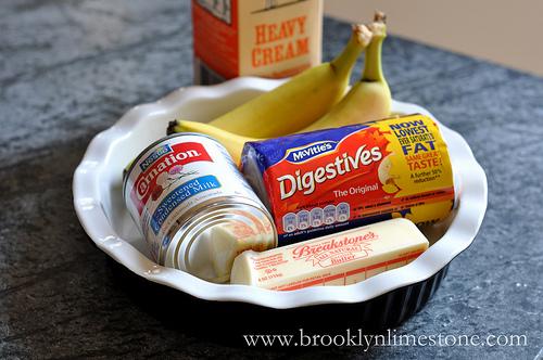 INGREDIENTS:
 
3 bananas
1 tin of sweetened condensed milk
2 cups whipping cream
1 package of digestive biscuits or graham crackers
1 stick of butter
1 tsp vanilla
1 small bar of chocolate